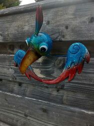 Brüstungstier Vogel aus Metall, Farbe blau/rot/gelb