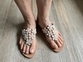 Laidbacklondon Sandale/Zehentrenner aus Leder von Hand mit Perlen verziert,flach