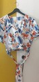 Damen Kurzshirt Gr. 40 in Weiß mit Blau Orangefarbenen Blumen
