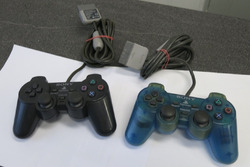 2x Sony Original Playstation 1 Controller blau schwarz PS1 / PS One SCPH-1200