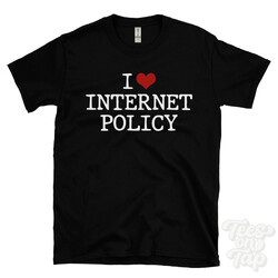 I LOVE INTERNET POLICY T-SHIRT Herz Governance Technologie Regulierung Datenschutz