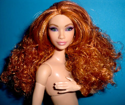 %***Barbie Signature Looks*Model*Rot gellockte Haare***%
