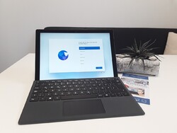 Microsoft Surface Pro 7 1866 Schwarz 12,3" Touch i7-1065G7 16GB RAM 256GB SSD Win11 Pro | inkl. Type Cover |  IR-Cam