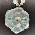 Perlmutt Blume Anhänger Halskette blau Kristall Pave Silber