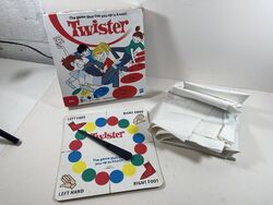 MB Games Twister The Game That Ties You Up in Knots 2004 Hasbro Original Twistin