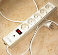 TRUST POWER PROTECTOR 500 gesicherte, schaltbare profi 5-fach Verteilersteckdose