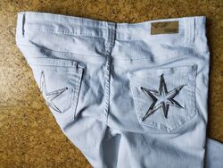 Schöne ARIZONA JEANS Gr. 42 Strahlend Weiß kaum getragen bestickte Taschen 