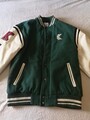 Die Karl Kani Herren Collegejacke in Grün/Weiß (Gr. M)