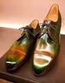 Maßgeschneiderte Schnür-Derby-Schuhe aus Leder in Senfgrün und Braun mit Zehenka