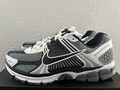Nike Zoom Vomero 5 SE SP Dark Grey,Gr.44,5,US10,5,P-6000,Neu❗️