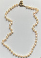 Halskette - Süßwasserperlen - 925er Silberschließe, vergoldet mit Saphir - 54 cm