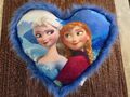 Die Eiskönigin Kissen Frozen Anna und Elsa Herzkissen Herz Blau Flauschig Disney