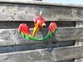 Brüstungstier Vogel aus Metall, Farbe rot/grün/orange