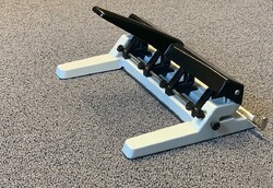 LEITZ Akto 5114 Locher, robuster 4-Loch-Locher, mit Anschlagschiene
