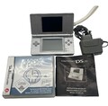 Nintendo DS Lite Handheld-Spielkonsole - Metallic Silber mit Ladekabel + Spiel