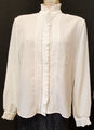 B02  Vintage Bluse mit Stehkragen und plissierten Rüschen Gr. 44 Farbe Weiß