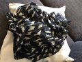 Süßer Katzen Schal schwarz beige. Mitbringsel / Geschenk für Kätzchen Liebhaber