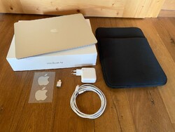 MacBook Air M1 2020- 13‘‘ Silber -16 GB RAM - 256 GB SSD + Zubehör