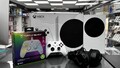 Xbox Series S 512GB Originalverpackt mit Kabeln - zwei Controller und ein Headset.  