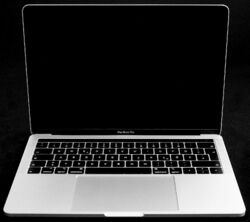 Apple MacBook Pro 2018 13" A1989 2,7GHz i7 8GB RAM 512GB Silber