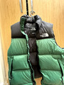 The North Face 700 1996 Retro Nuptse Weste schwarz/grün GRÖSSE LARGE NEU!