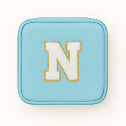 Personalisierbare Schmuckbox Himmelblau – Buchstabe A–Z Weiß Gold – DIY Reise