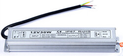 30 W DC 12 V WASSERDICHT TRANSFORMATOR NETZTEIL ADAPTER LED LICHT AUSSENBEREICH UK LAGER