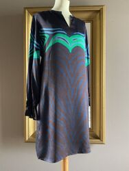 Kleid von Ivi Collection.
