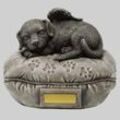 MystiCalls Dekofigur Hundeurne Urne Hund liegt auf Kissen