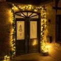Spetebo - Weihnachts-Girlande mit Lichterkette und Christbaumkugeln - grün / 5 m - Künstliche Tannen Deko Girlande warm weiß beleuchtet für Außen